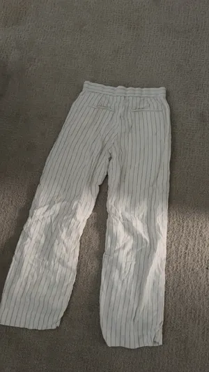 Abercrombie & Fitch white pinstripe linen pants, size 26 thumbnail 3