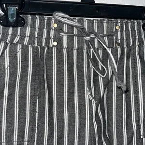 Ci Sono Gray and White Striped Linen Shorts thumbnail 3