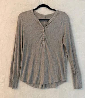 Aerie‎ Womens Gray Ribbed Long Sleeve Henley Top Size Large Heather Gray Shirt thumbnail 1