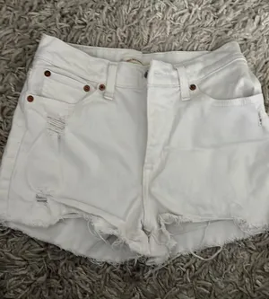 Levi’s High-Rise Shorts thumbnail 1