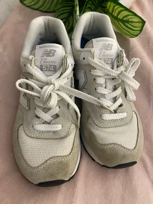 NEW BALANCE Classic 574 Lifestyle Sneaker Shoes Size Womens 6 - Men’s 4.5 thumbnail 1