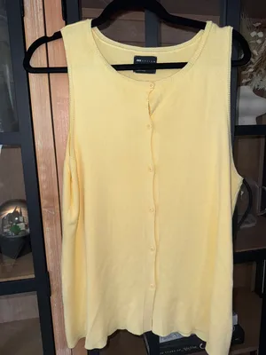 ASOS Design knit vest top butter pastel yellow sleeveless tank crewneck buttons thumbnail 2