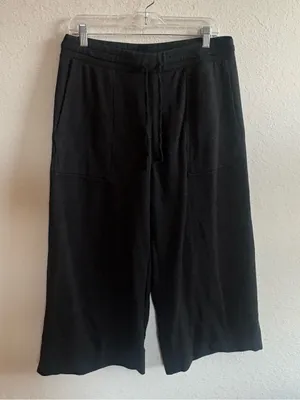 Quince Black Cropped Pants Size Large thumbnail 1