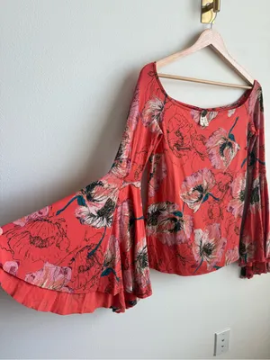 Free People We The Free Floral Bell Sleeve Top Red Boho Rayon Women's Medium thumbnail 5