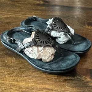 UGG Ayden Thong Sandals 7 Black Suede Leather Medallion Slingback Boho Summer thumbnail 2
