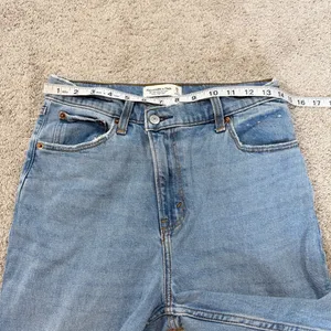 Abercrombie & Fitch The 90s Slim Straight Ultra High Rise Criss Cross 28/6L thumbnail 11