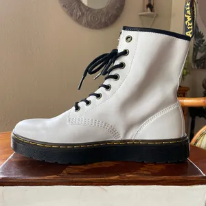 NWOB Dr Martens Jadon Boot Smooth Leather Platforms White Size 8 Women thumbnail 3