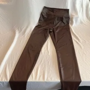 NWOT new Aerie Offline brown faux leather pleather leggings, size medium thumbnail 4