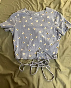 Hollister daisy baby tee size small thumbnail 1