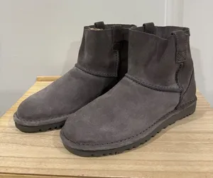 UGG Classic Mini Ankle Boots Womens 7 Gray Suede Shearling Lined Cozy thumbnail 1