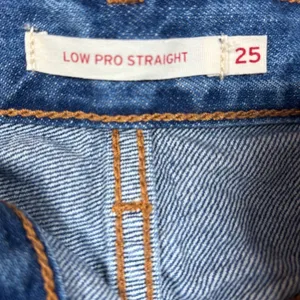 Levi's Low Pro Straight Leg Jeans Women's Size‎ 25 Blue Distressed Ripped thumbnail 9