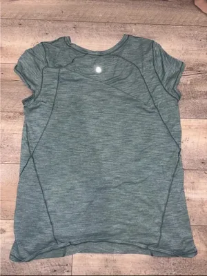 Lululemon Another Mile Short Sleeve Tee in Heathered Green Smoke Size 6 thumbnail 7