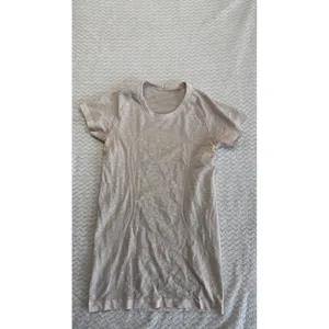 Lululemon Swiftly Tech Short Sleeve Pink Geo Jacquard Activewear Top Size 6 thumbnail 2