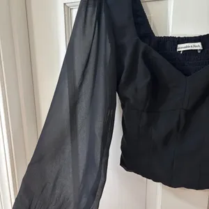 Abercrombie & Fitch Black Whimsygoth Baddie Smocked Sheer Sleeve Crop Blouse XXS thumbnail 3