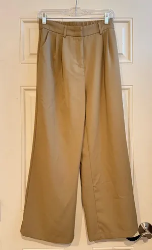 Women’s Dress Pants Tan Size M thumbnail 1