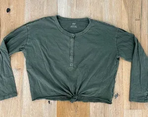 Aerie Green Vintage Wash‎ Snap Henley Cropped Knot Tie Front Longsleeve Size xs thumbnail 1