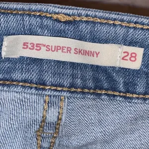Levi’s 535 Super Skinny‎ Distressed Denim Jeans thumbnail 4