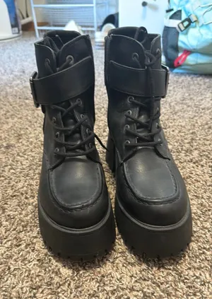 Black Boots Size 8 thumbnail 1