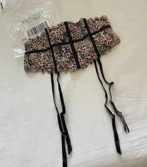 NWT Victoria’s Secret Lace Waist clincher Garter Hooks Xs/S Animal Print Floral thumbnail 1