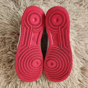 Nike Air White and Red Sneakers Size 6Y thumbnail 4