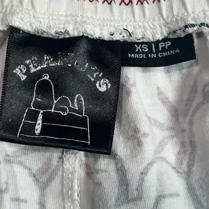 Peanuts Snoopy Christmas Holiday Sleepwear Pajama Shorts Size XS Petite thumbnail 5