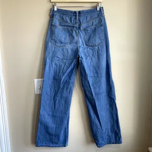 Universal Threads medium wash blue jeans relaxed wide leg style women's size 10 thumbnail 7
