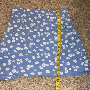 Hollister daisy print mini skirt sz S thumbnail 8