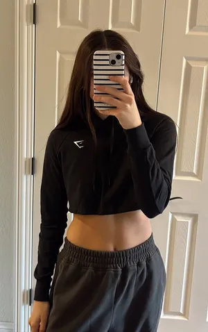 Gymshark Cropped Hoodie thumbnail 1