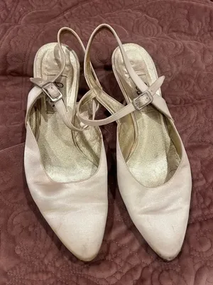 Pointed Slingback Heels in Light Cream with Adjustable Strap Size 8 thumbnail 1