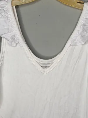 Old Navy White Top nwt thumbnail 2