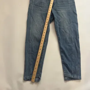 Halara Large Petite Tapered Leg Jeans Light Wash Zip Fly Stretch thumbnail 4