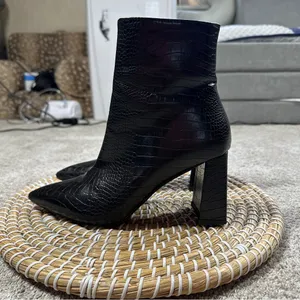 Billini Women’s Alden Boots Booties Block Heels Zip Side Party in Black Croco 7 thumbnail 5