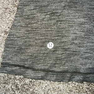Lululemon Tank Top Womens 8 Gray Excellent Strappy Racerback Built-in Bra Yoga‎ thumbnail 3