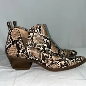Time & True faux snake skin ankle boots. In new shape, very soft 7.5 thumbnail 4
