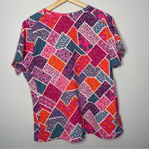 Vera Bradley V-Neck Floral/Paisley Print Scrub Top (Large) thumbnail 5