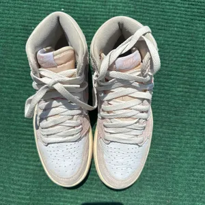 Wmns Air Jordan 1 Retro High OG 'Washed Pink' Women’s Size 5.5 thumbnail 3