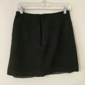 Banana Republic Wool Blend Mini Skirt Size 6 Green Old Money Dark Academia Retro thumbnail 2