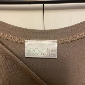 Free to live shirt Size M thumbnail 3