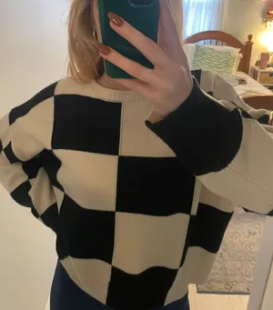 Sweater thumbnail 2