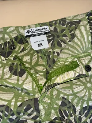 Women’s Columbia Shorts Green Size 8 thumbnail 3