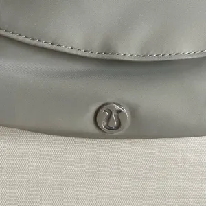 Lululemon City Essentials Pouch Mini - Raw Linen thumbnail 2