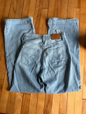 Levi’s Ribcage Wide-Leg Jeans thumbnail 2