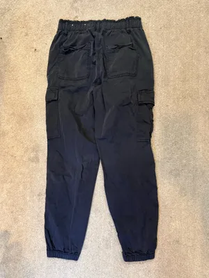 American Eagle Vintage Grey Elastic Waist Cargo Pants Size 6 thumbnail 3