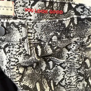 Alice + Olivia Snake Print Skinny Jeans Size 26 Black White Stretch thumbnail 6