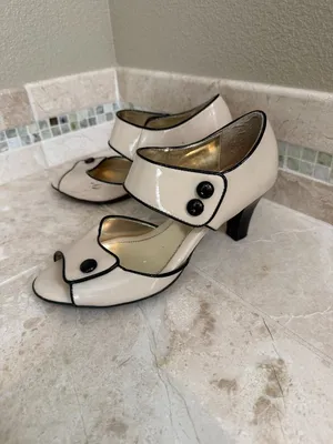 EuroSofft by Sofft Two Tone Patent Leather Mary Jane Heels Pumps Size 8 thumbnail 2
