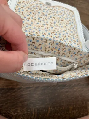 Liz Claiborne White and Light Blue woven Scalloped Crossbody Bag USED thumbnail 6