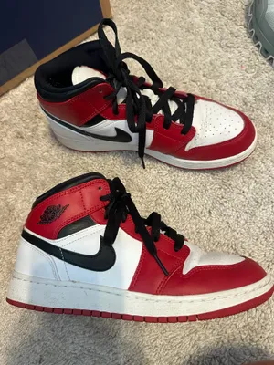 Nike Air Jordan 1 thumbnail 1