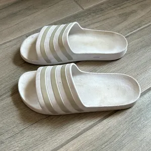 Adidas slides thumbnail 2