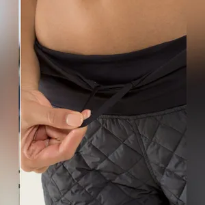 Lululemon Athletica Hot Cheeks Shorts 800 Fill Goose Down Size 8 thumbnail 12