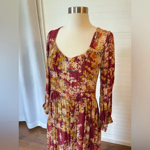 Skies Are Blue Floral Burgundy Print Midi Length Dress thumbnail 2